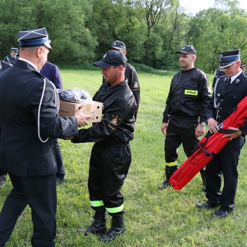 Przekazanie sprzętu dla Ochotniczych Straży Pożarnych